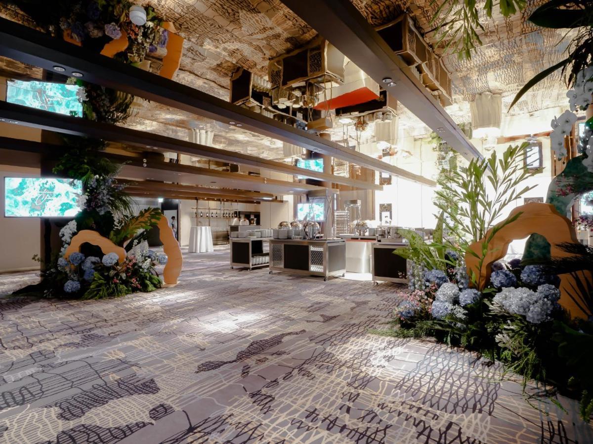 Chatrium Grand Бангкок Экстерьер фото The interior of the 2018-built terminal